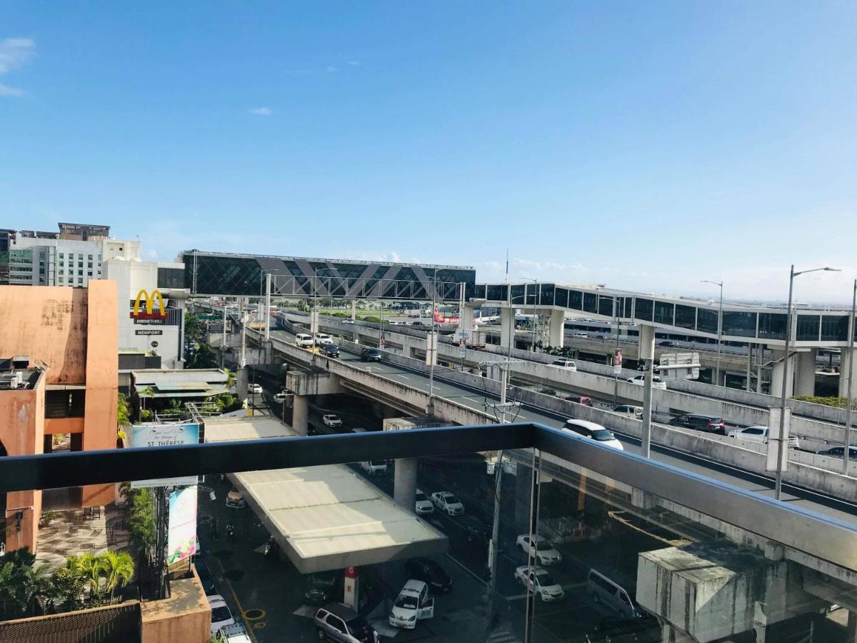 One Palm Tree Villas Across Naia-T3 Манила Экстерьер фото