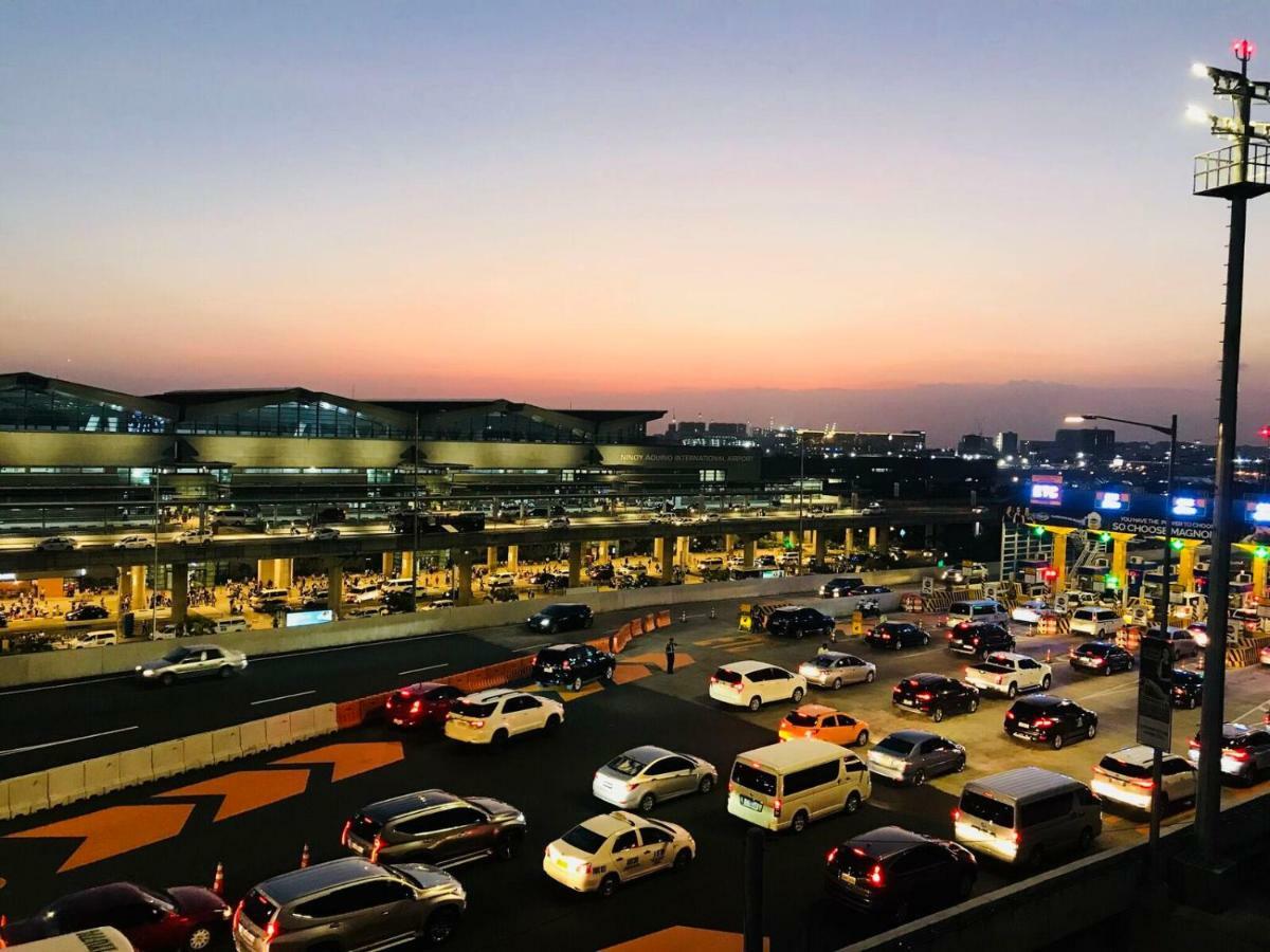 One Palm Tree Villas Across Naia-T3 Манила Экстерьер фото