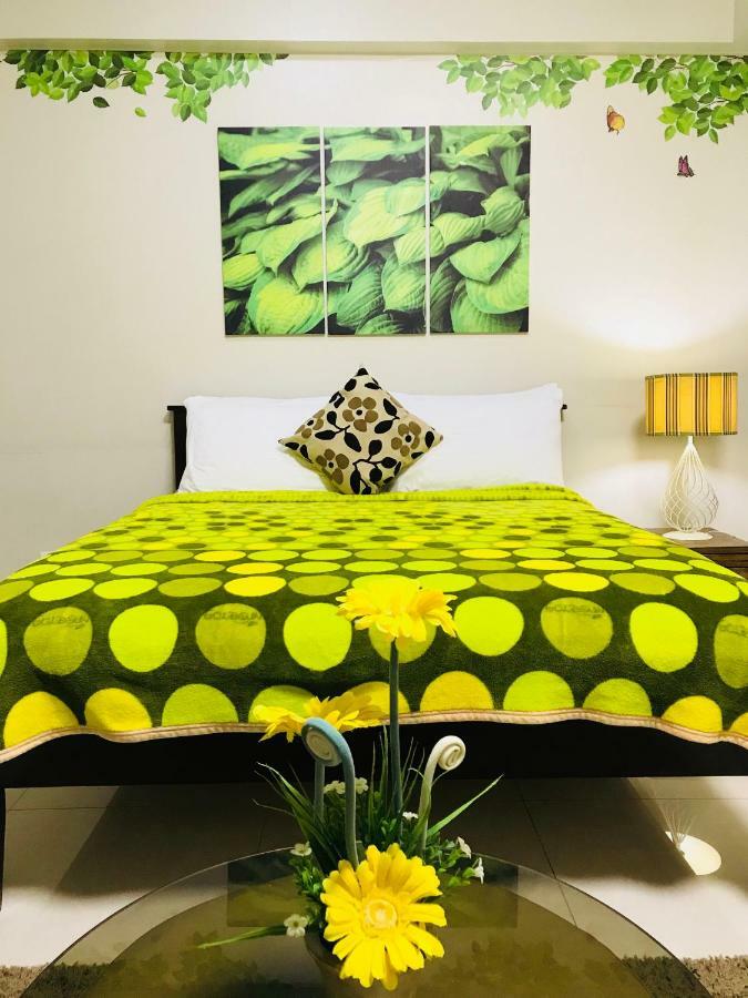 One Palm Tree Villas Across Naia-T3 Манила Экстерьер фото